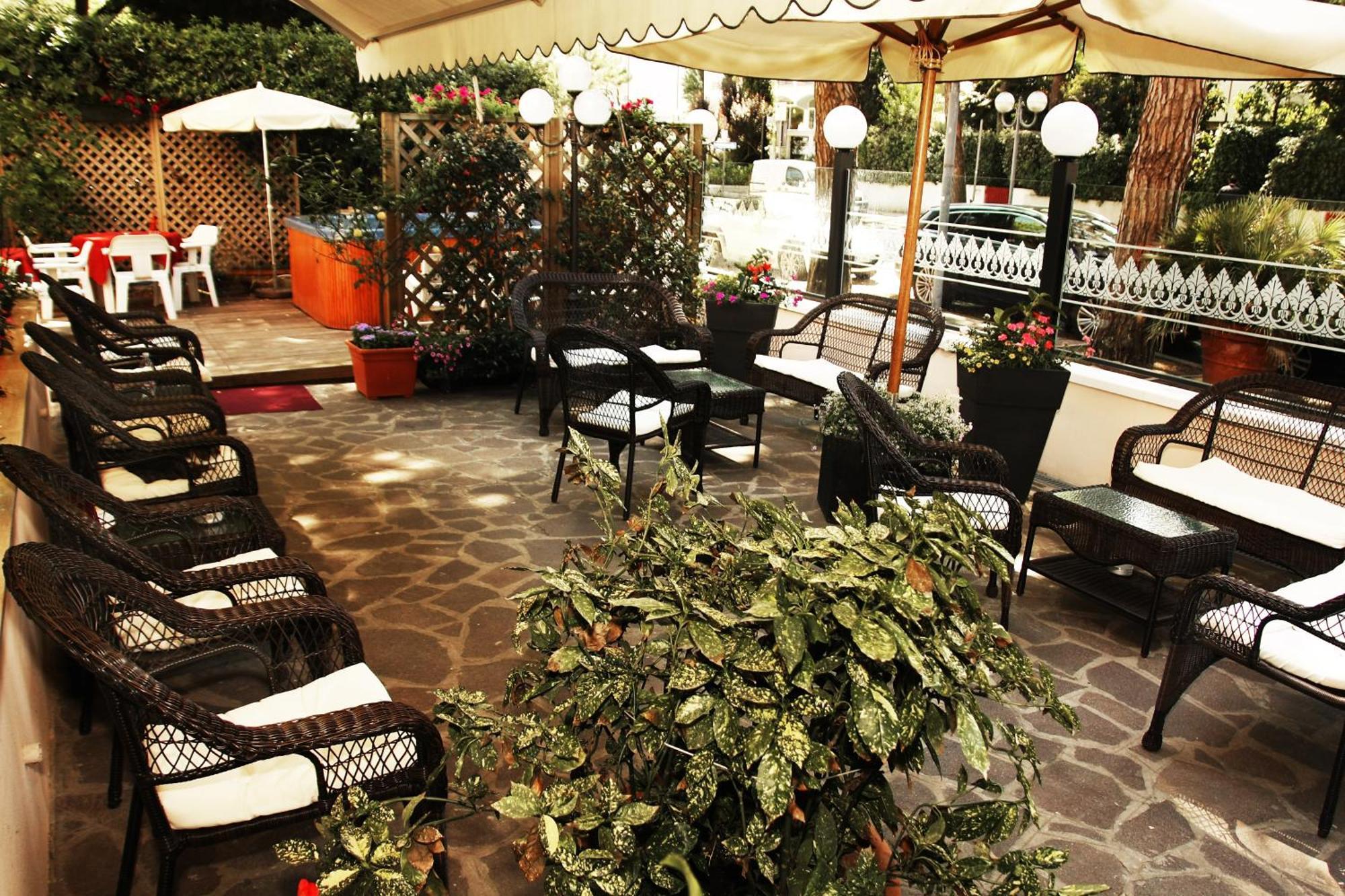 Hotel Santiago Milano Marittima Extérieur photo